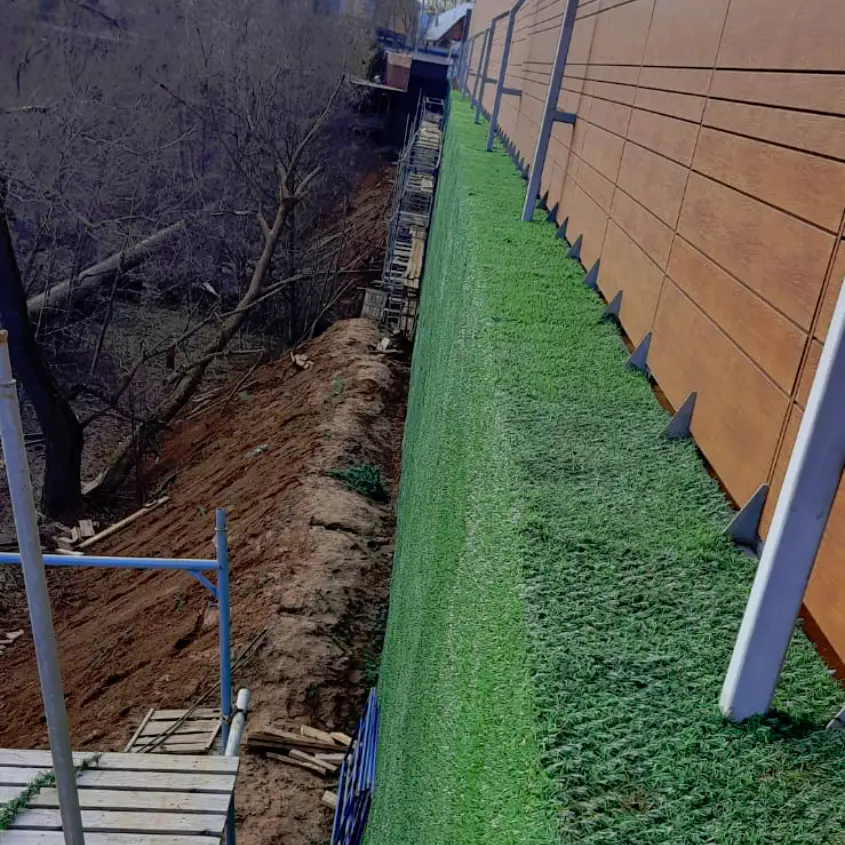 Фото 3 забор Grass Fence декор фундамента опорной стены